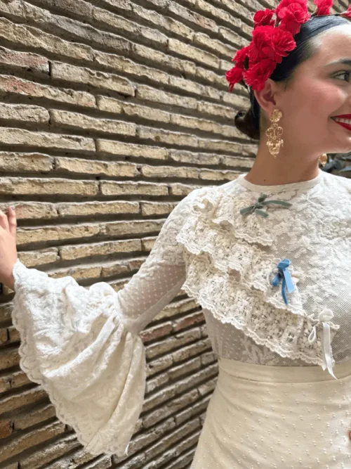 Falda y blusa flamenca